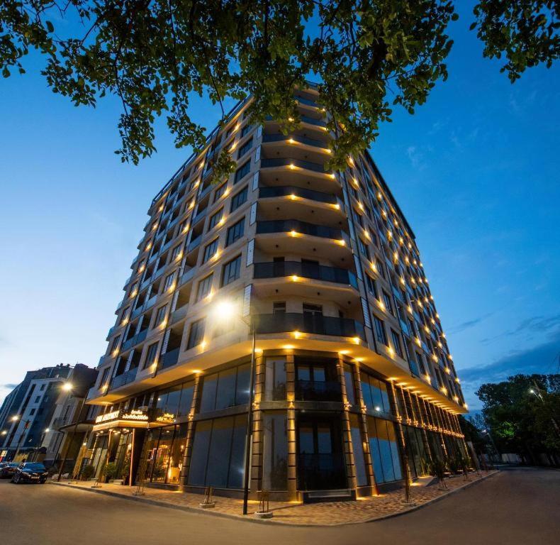 Apartment Palace *